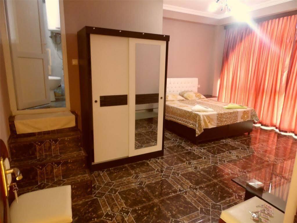 Hotel Eurasia Batumi Eksteriør billede